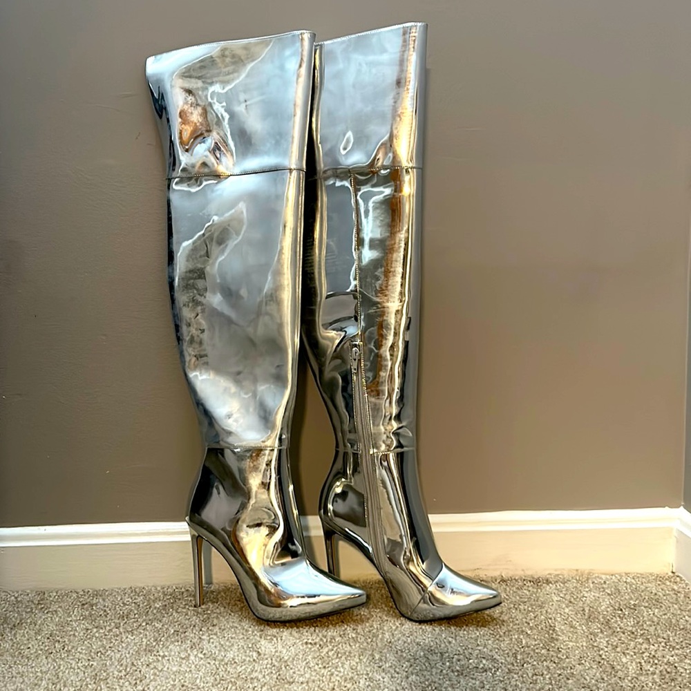 Silver bells I mean silver and boots brand new